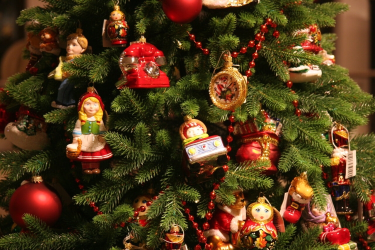 Наряжаем елку