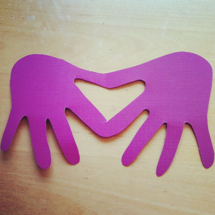 Сердечко в ладошках