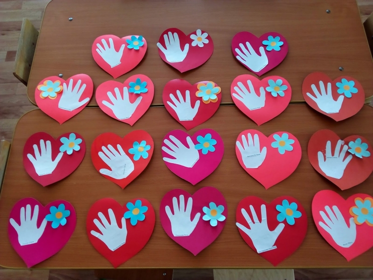 Валентинка из ладошек