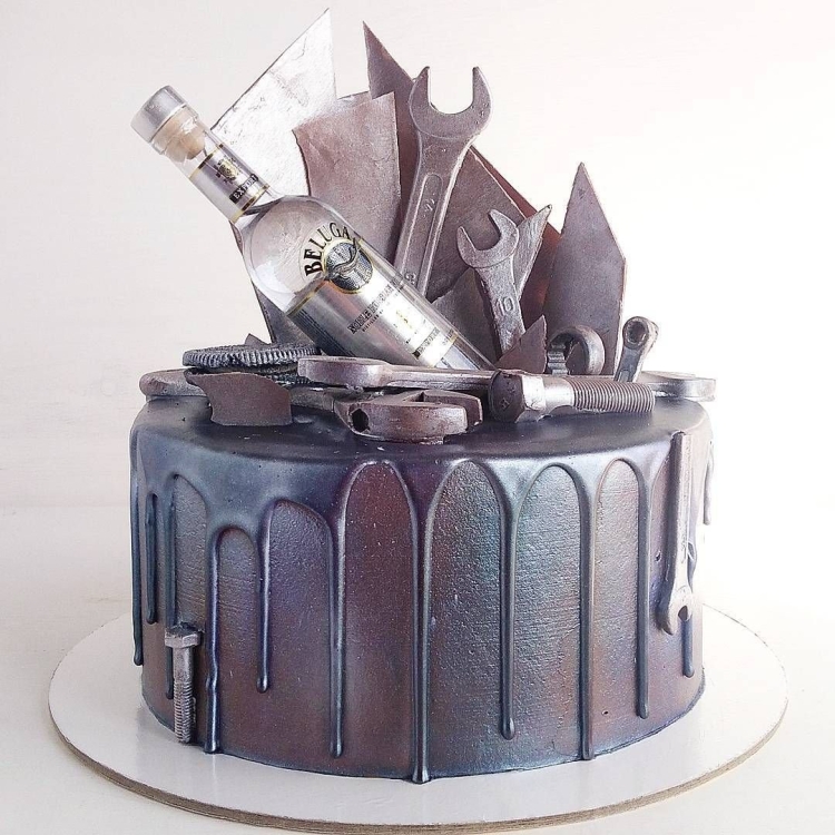 Торт с инструментами для мужчины