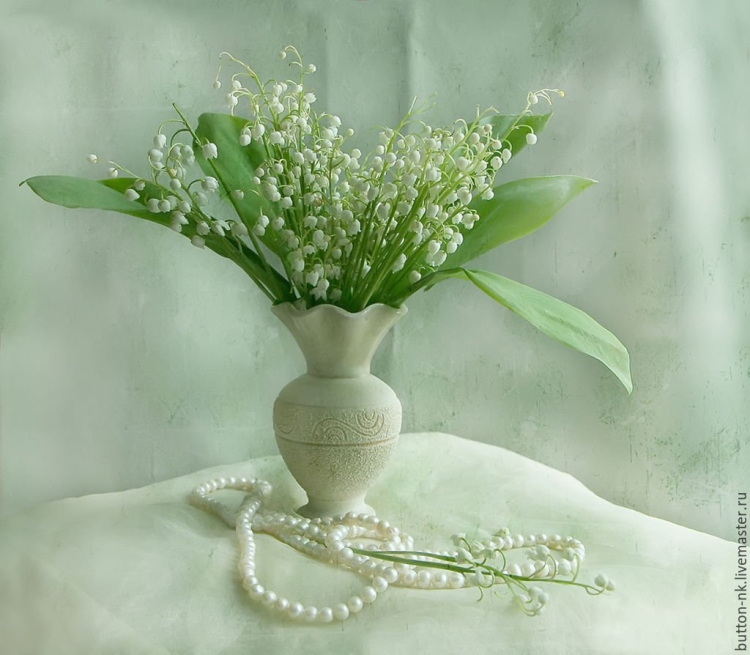 Ландыши в вазе
