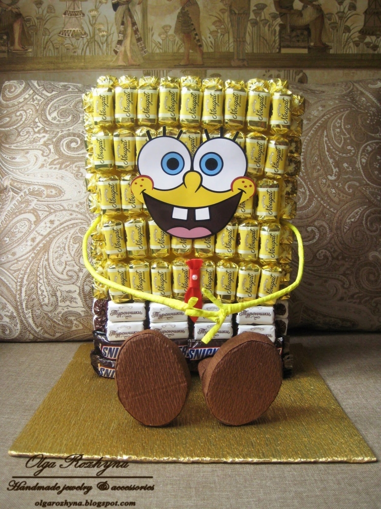 Подарок из конфет для мальчика