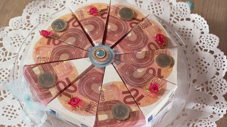 Пицца из денежных купюр