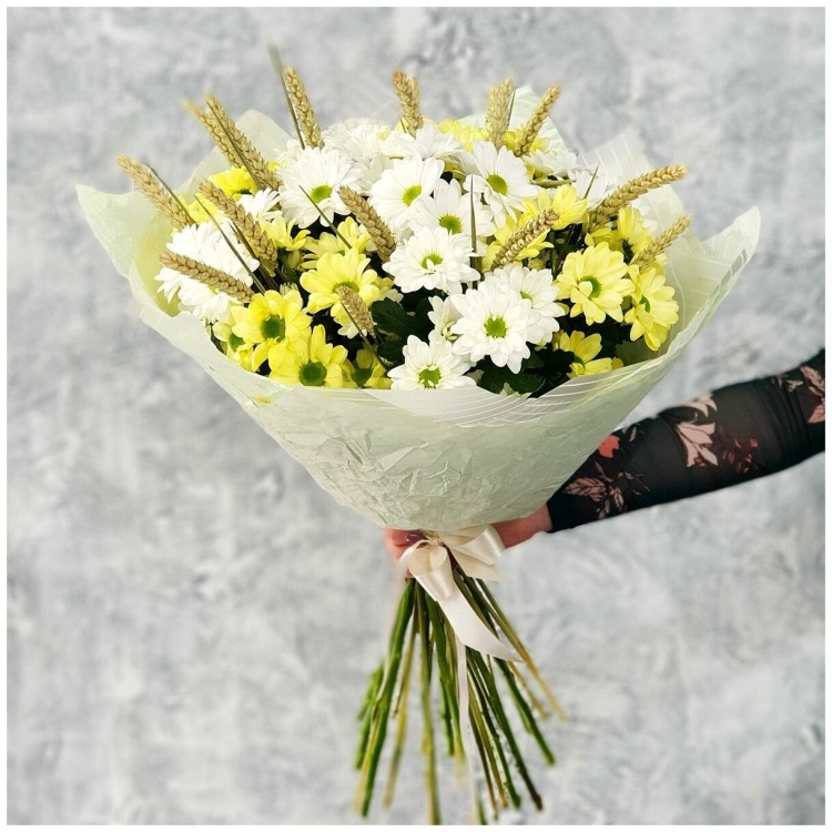 Лагурус с хризантемами в букете