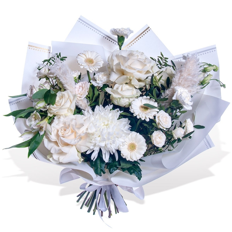 Букет из белых одноголовых хризантем