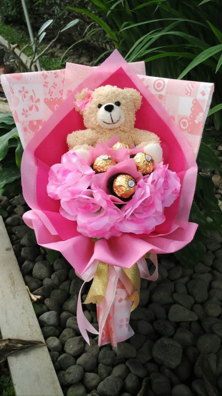 Букет с мягкой игрушкой и конфетами