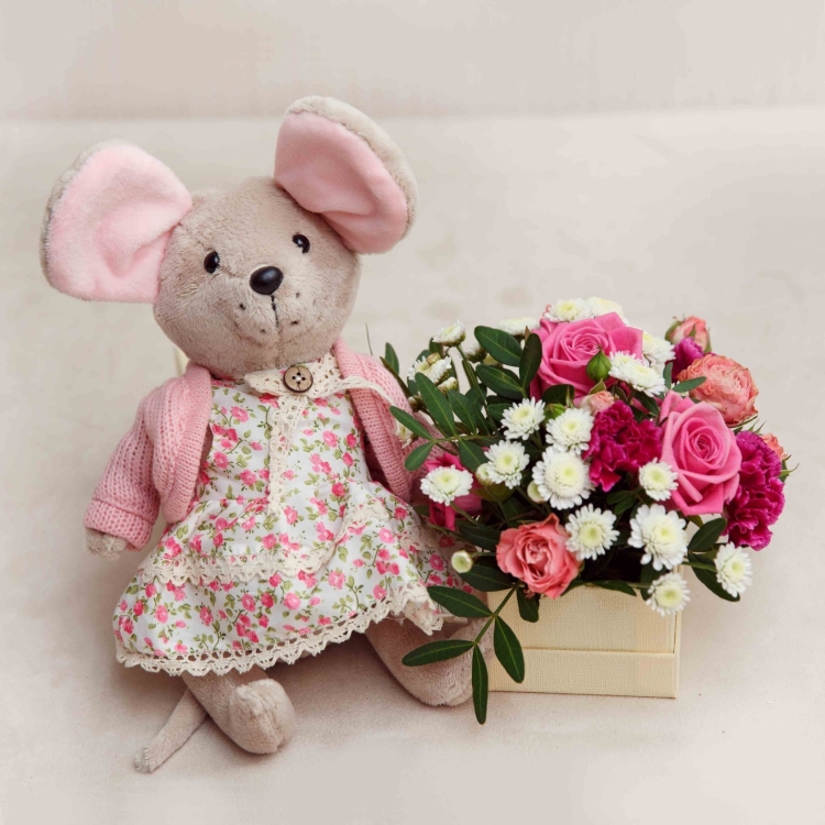 Мягкие игрушки с цветами