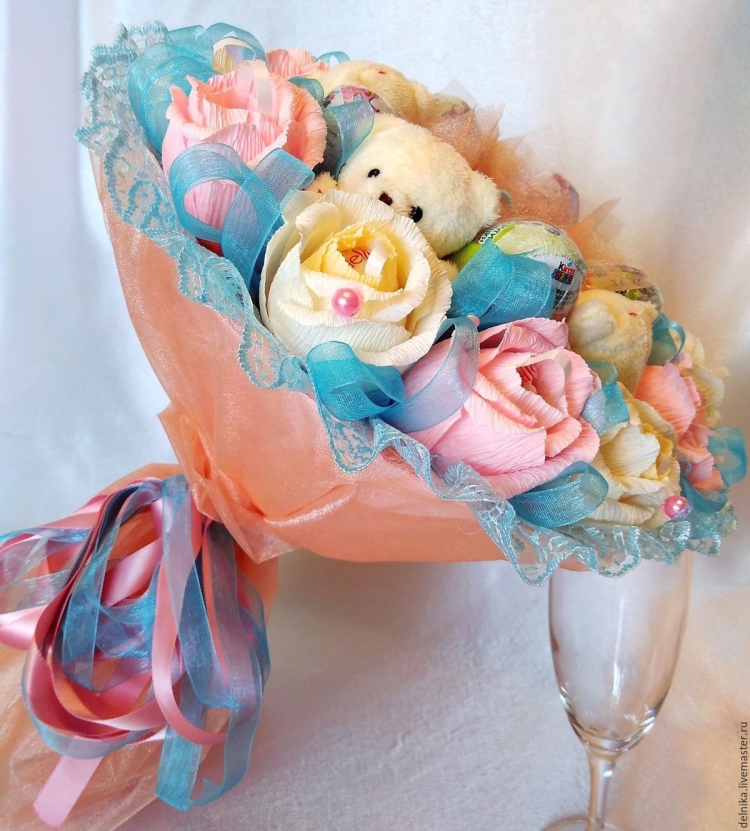 Маленький сладкий букет для девочки