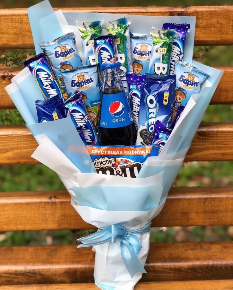 Букет из сладостей для мальчика