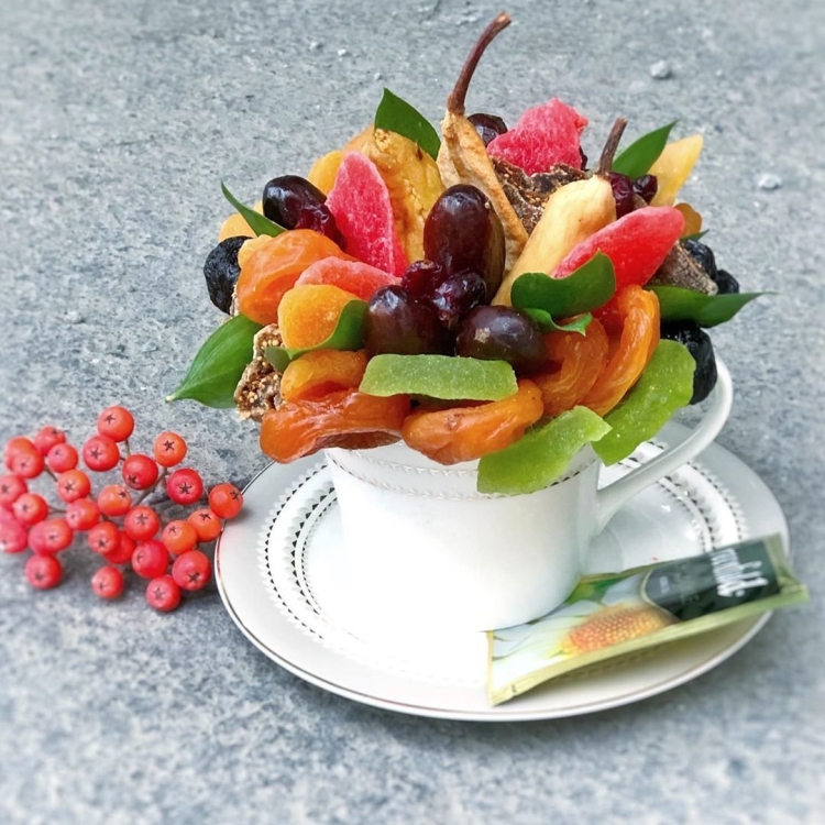 Букет из сухофруктов в чашке