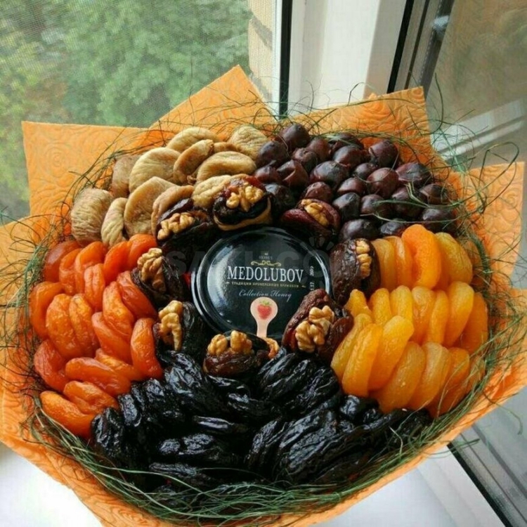 Композиции из сухофруктов