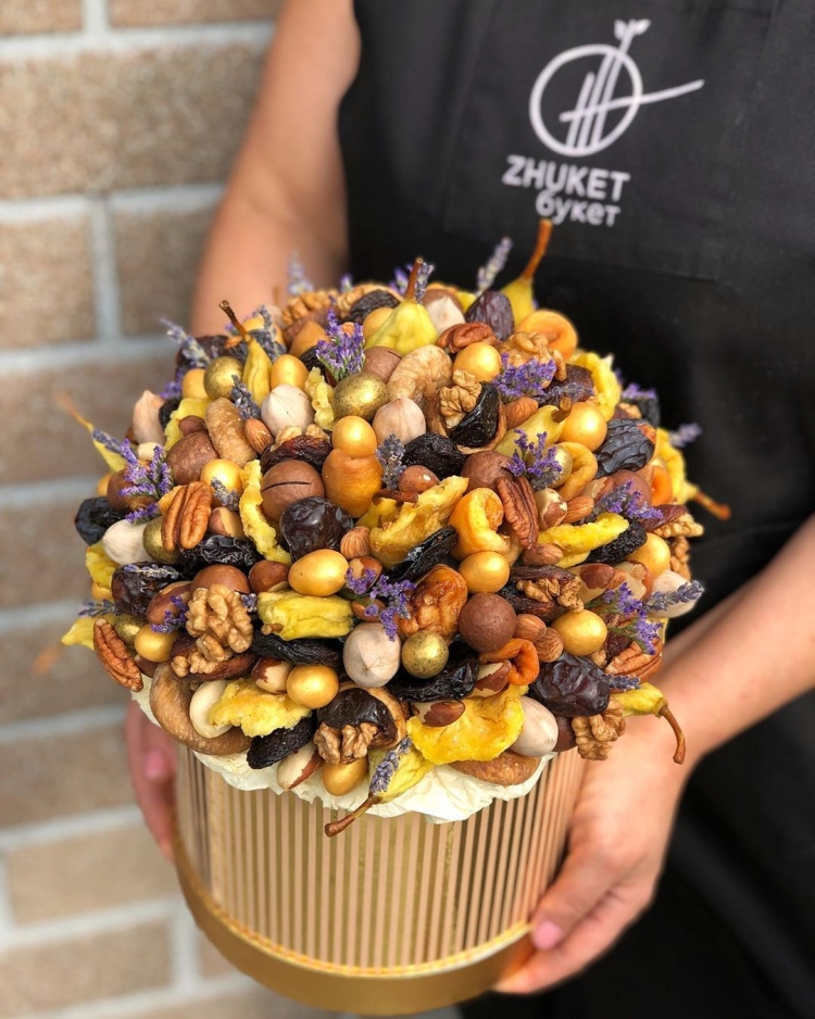 Букет с медом и сухофруктами