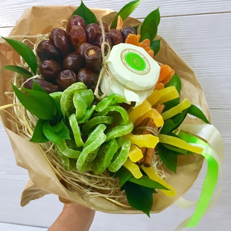 Букет из цукатов и сухофруктов