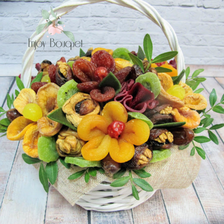 Маленькие композиции из сухофруктов