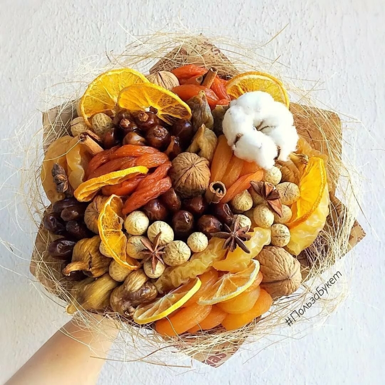 Орехово сухофруктовый букет