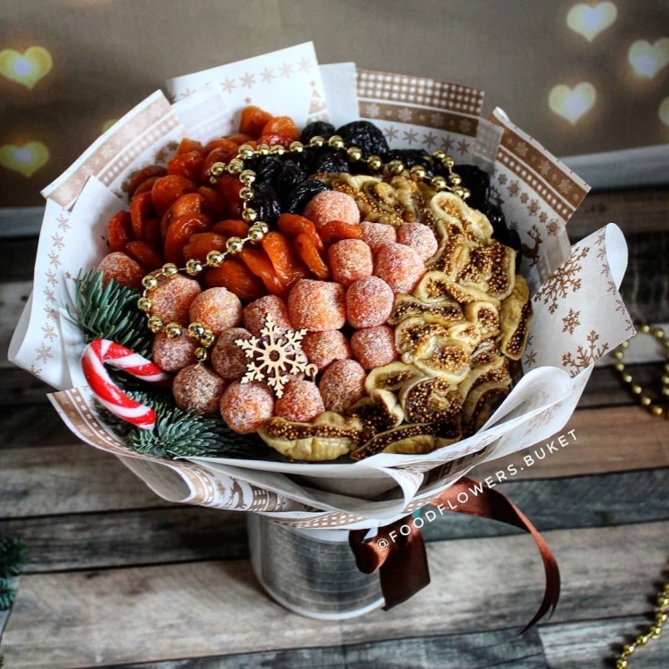 Букет из сухофруктов и орехов с гранатом