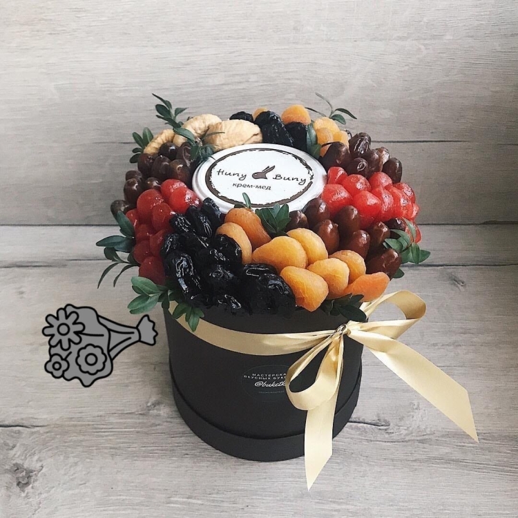 Букет из сухофруктов в коробочке