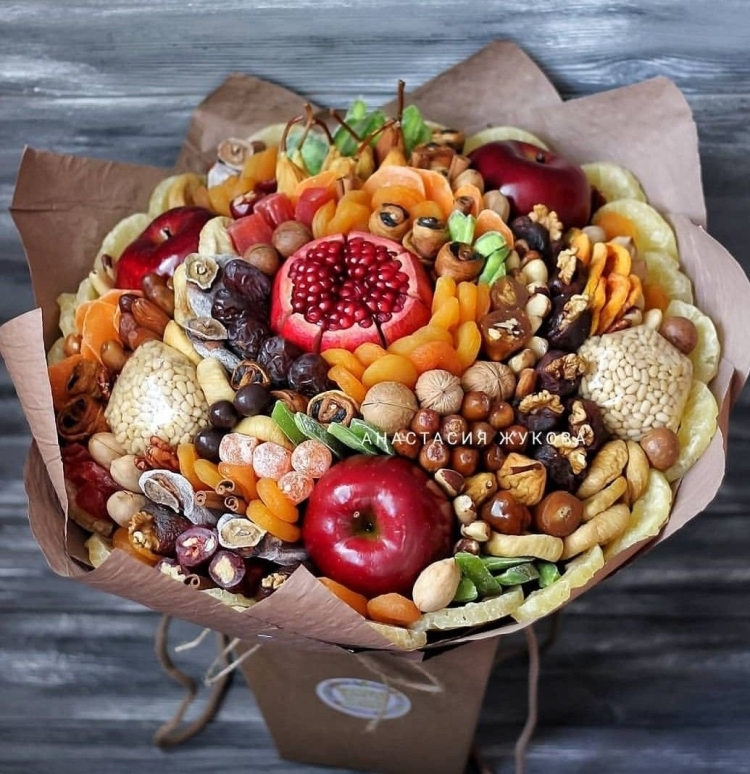 Осенний букет из сухофруктов