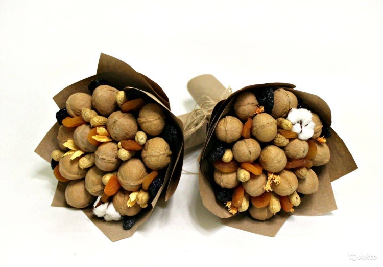 Букет из орехов и сухофруктов