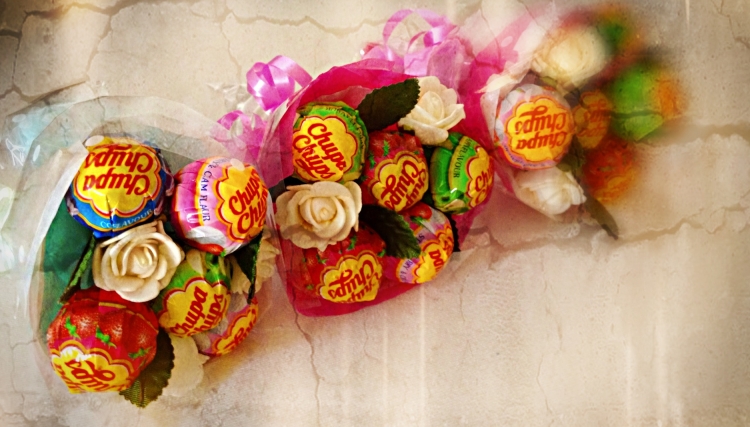 Букет из 5 киндеров и Чупа чупсов