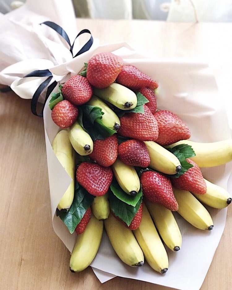 Букет из фруктов с бананами