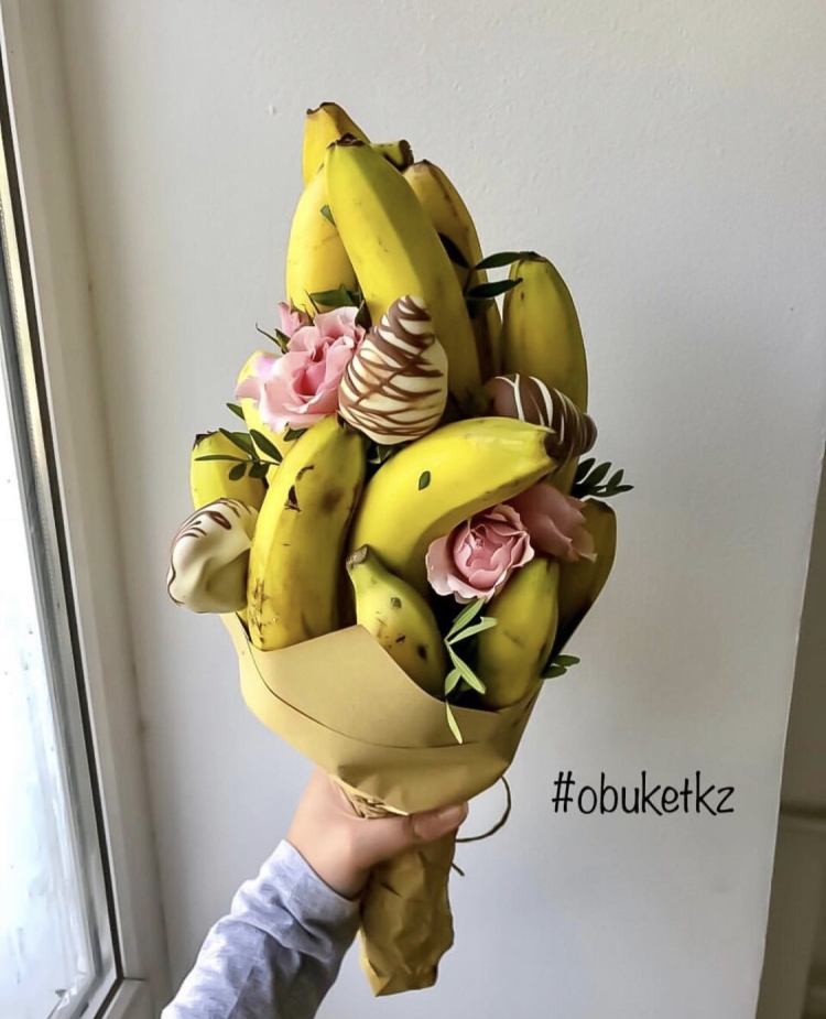 Букет из фруктов с бананами