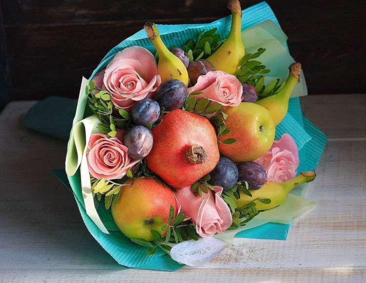 Букет из фруктов с бананами