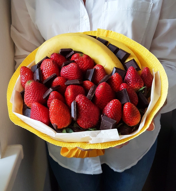 Букет из клубники с бананом