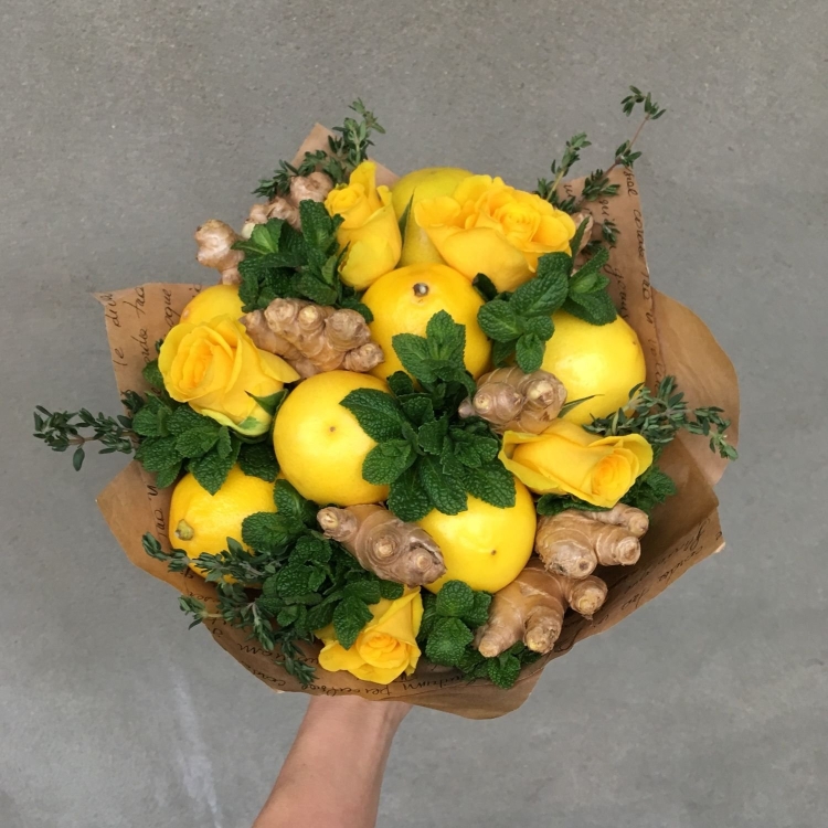 Букет из фруктов желтый