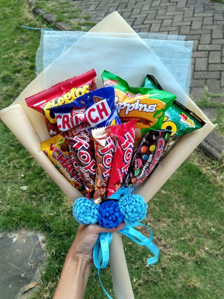 Букеты из чипсов и сладостей