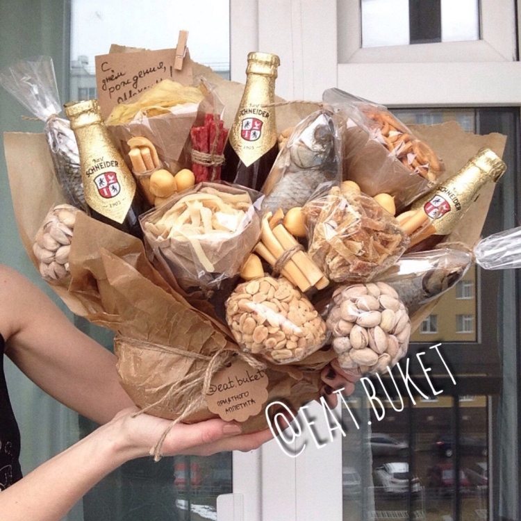 Корзина пиво и сухарики