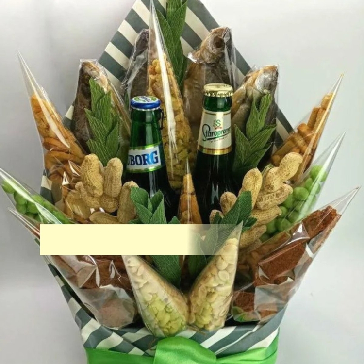 Букет из пива рыбы и орешков