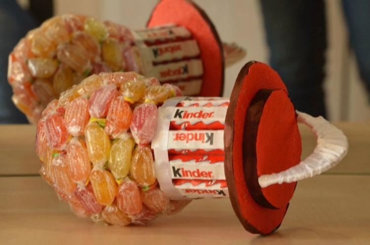 Букеты из чипсов и сладостей