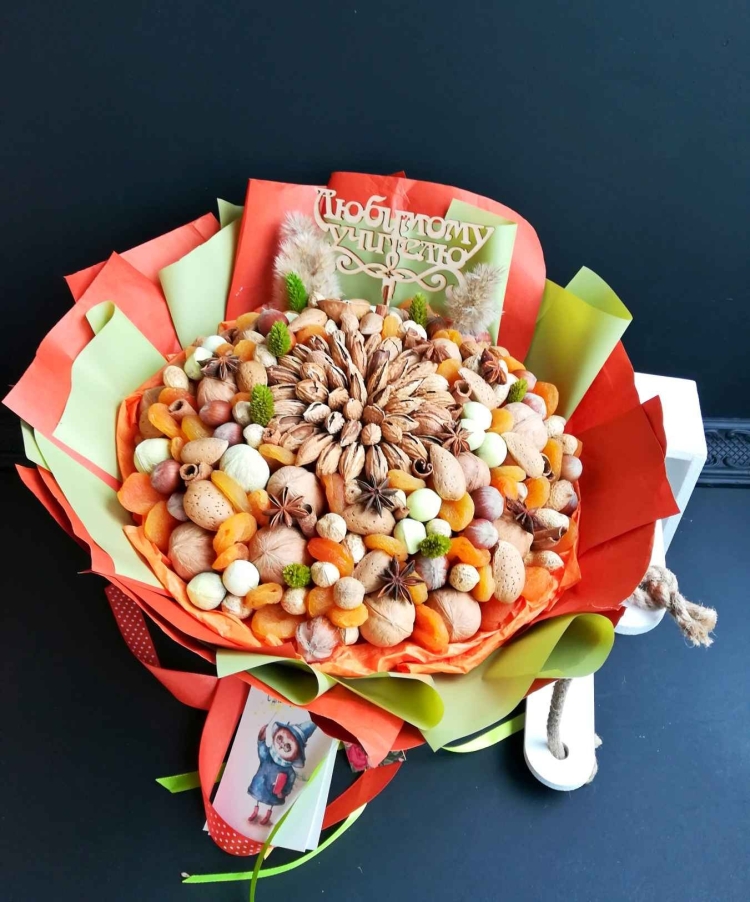 Букеты из продуктов для подростка