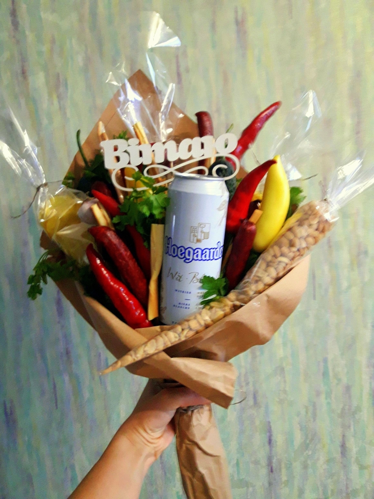 Мужской букет из пива и чипсов