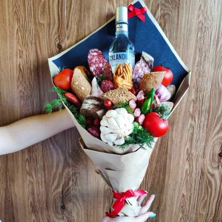 Букет для девушки из продуктов