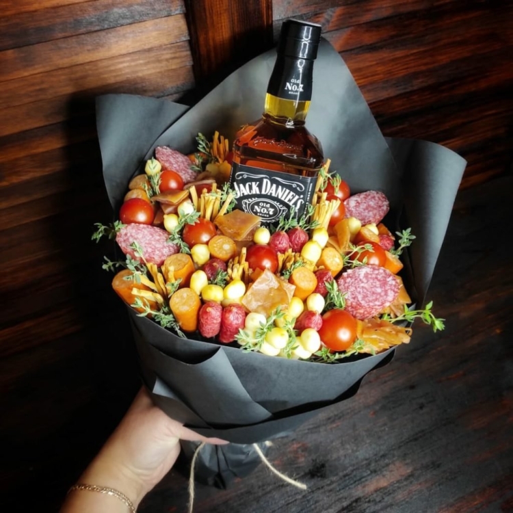 Букет с Джек Дэниэлс для мужчины