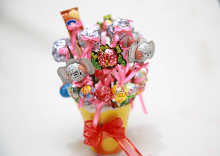 Мини букет из сладостей для девочки