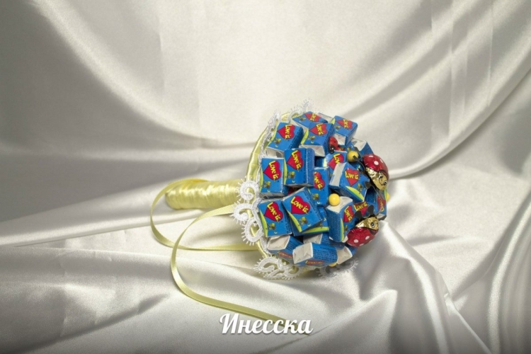 Подарок из жвачек