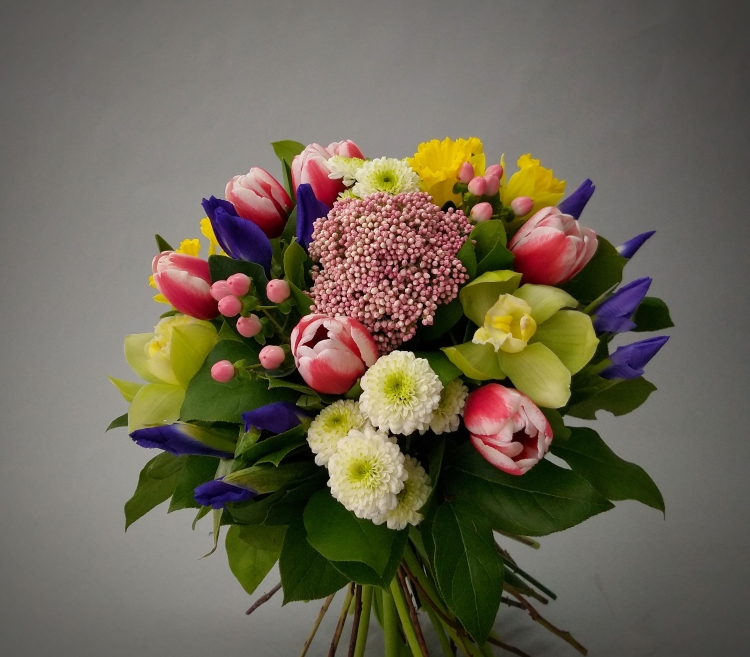 Тюльпаны с хризантемами букет