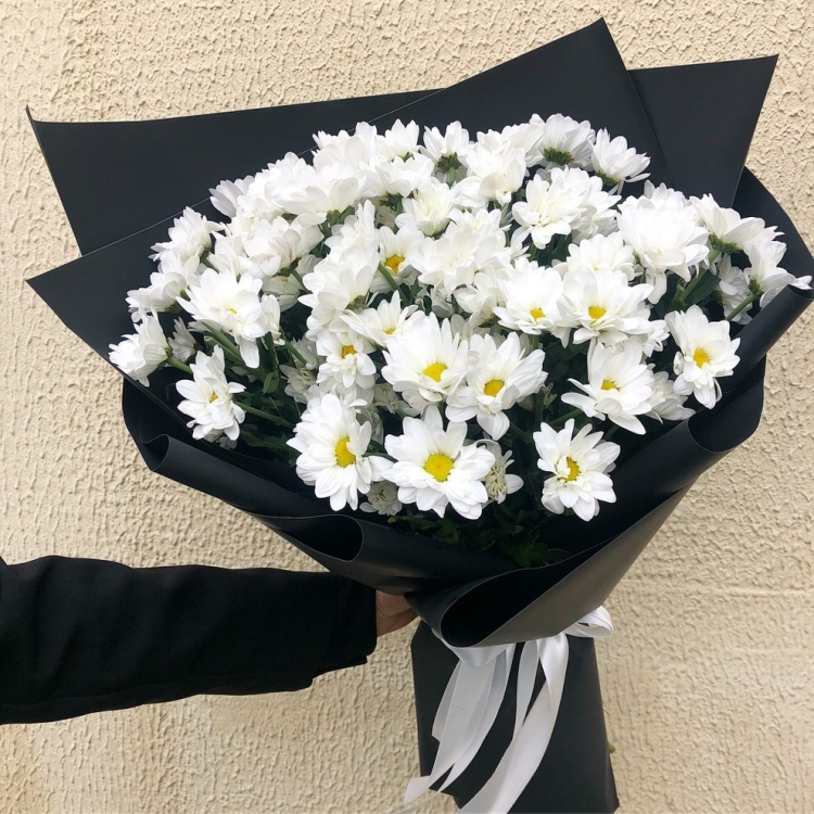 Букет 11 белых хризантем