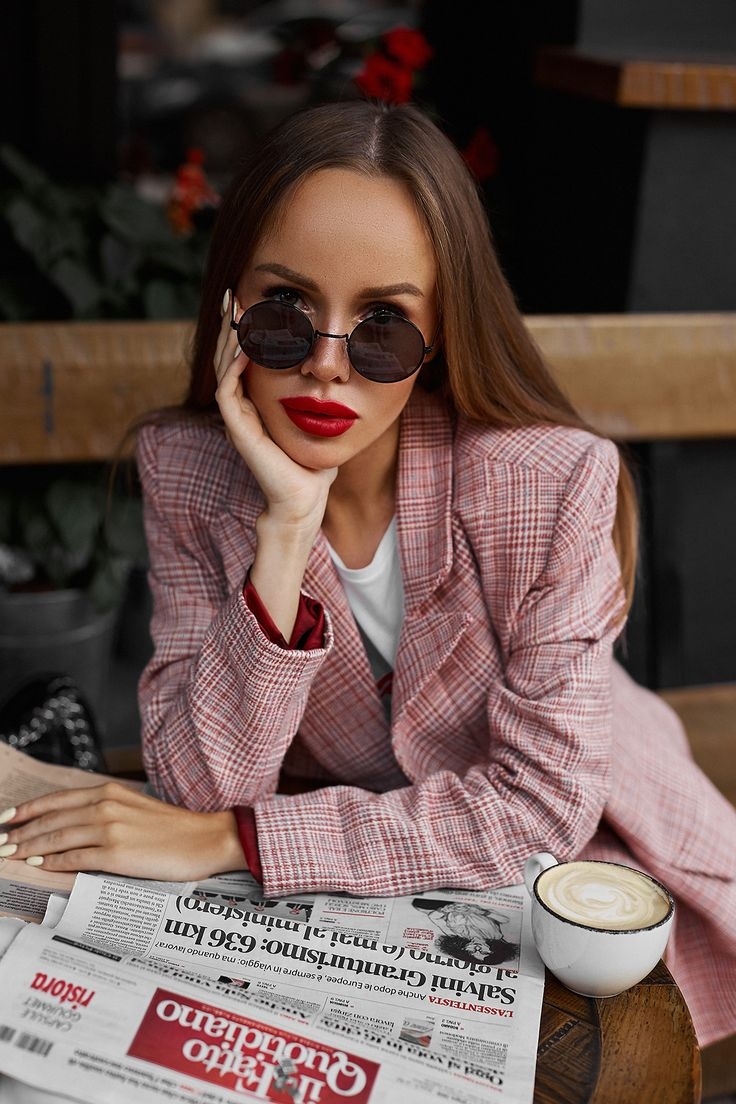 Фотосъемка в деловом стиле в кафе