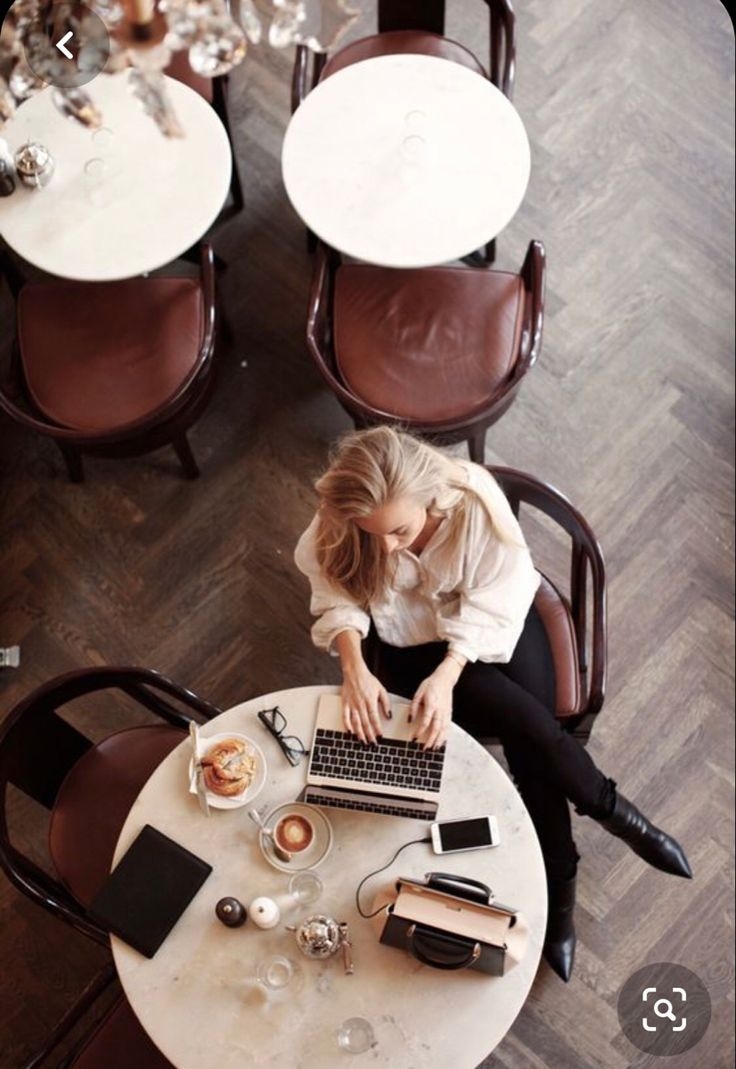 Креативная фотосессия в офисе