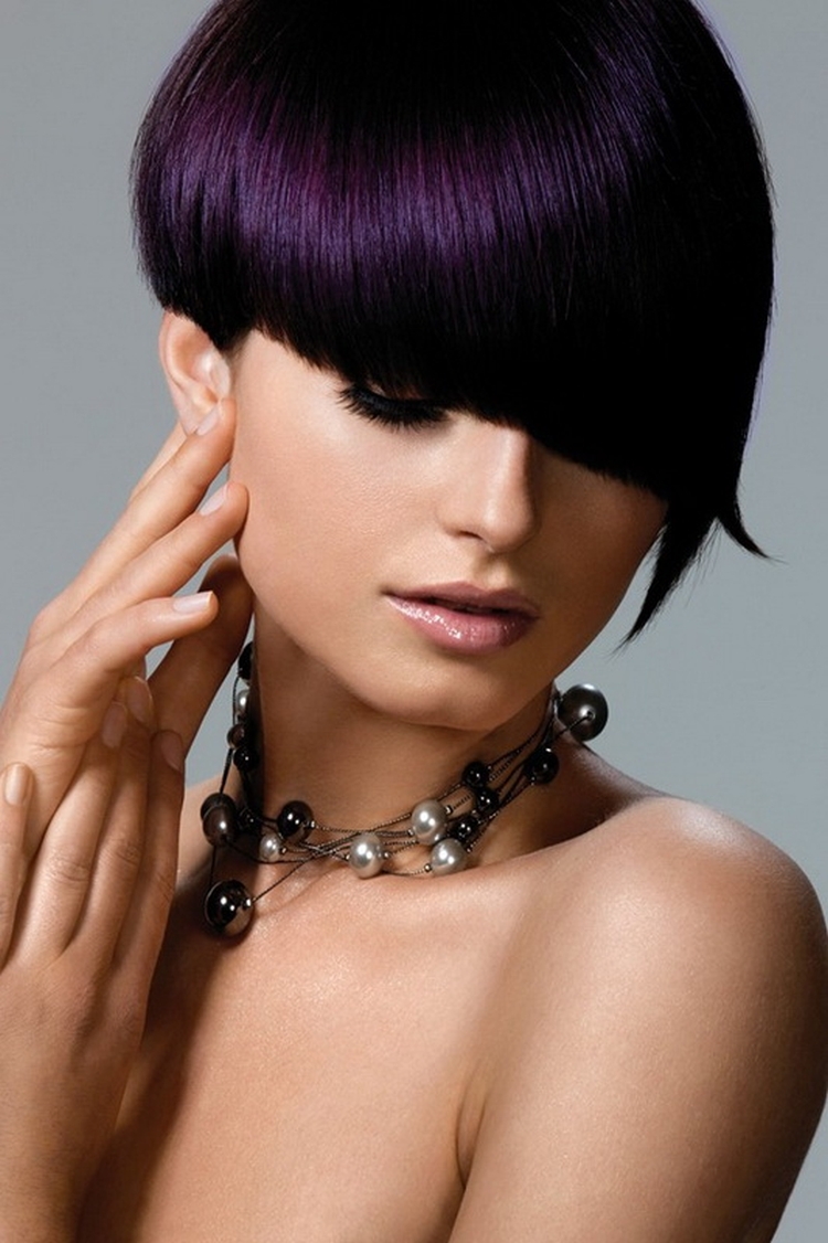 Баклажановый цвет волос на короткую стрижку