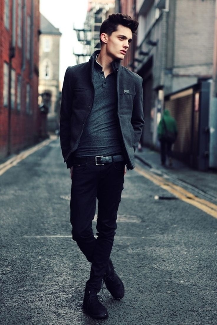 Мужской модель на улице