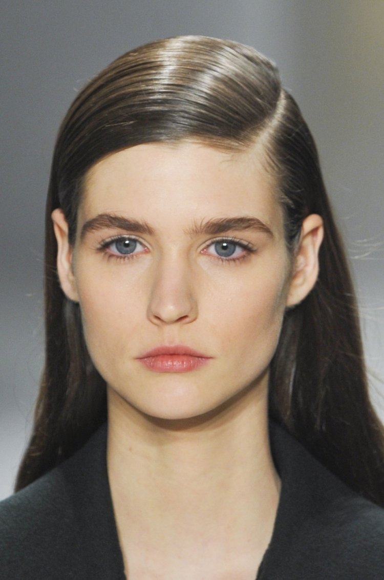 Красивый пробор на волосах