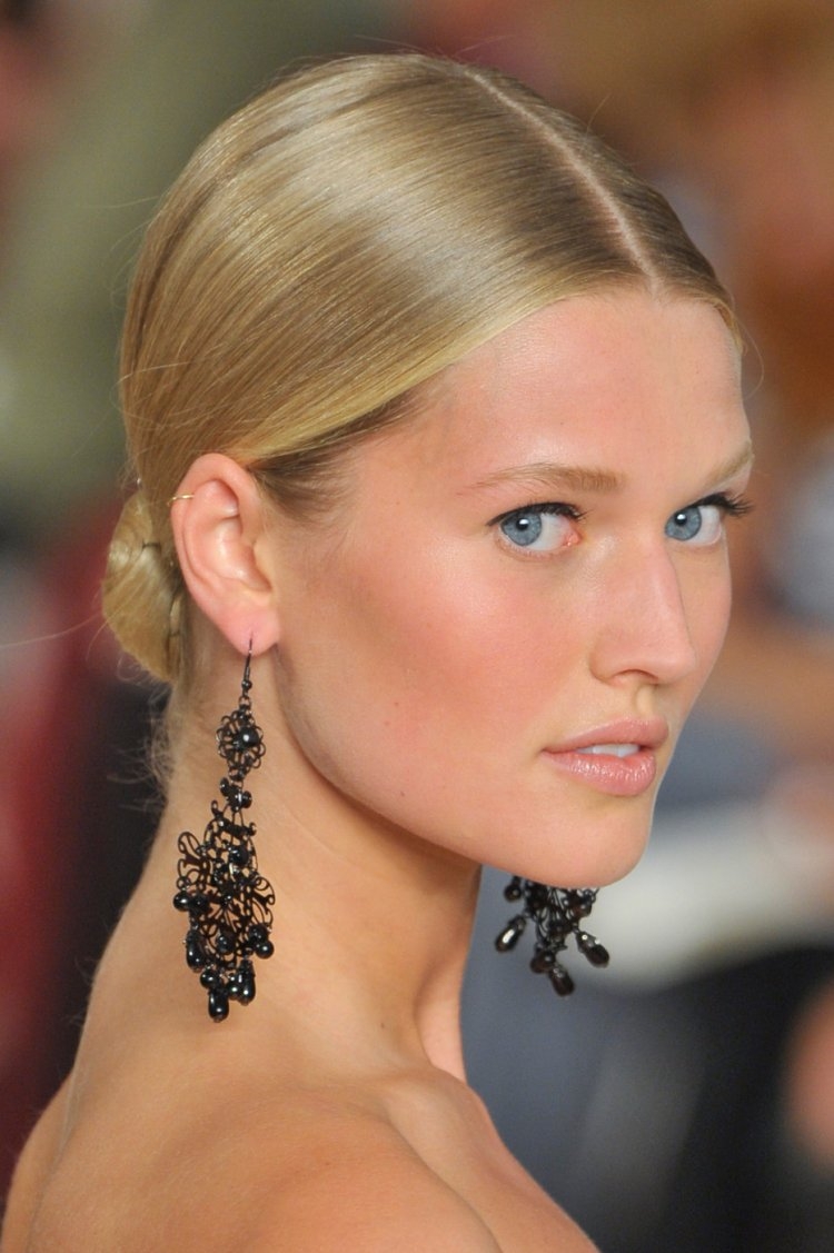 Прическа с пробором посередине женская