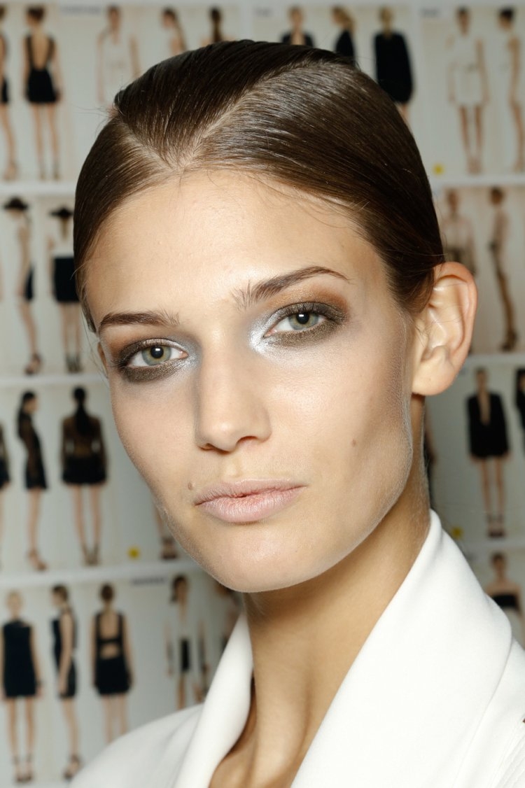 Прическа с пробором посередине женская