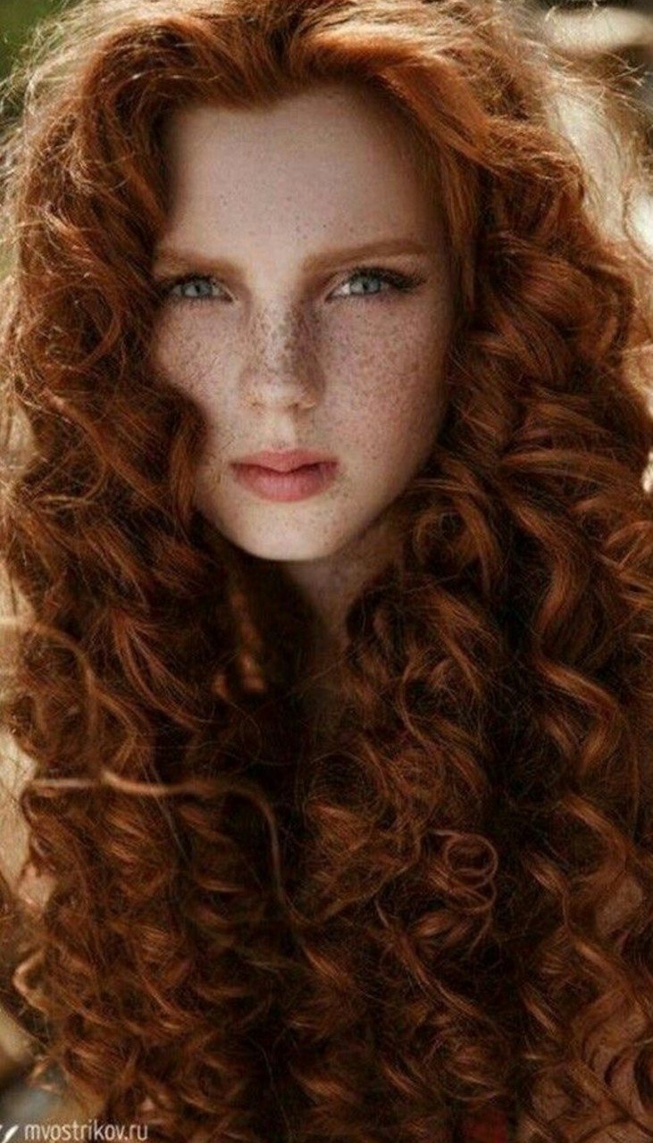 Полина Белявина рыжая кудряшка
