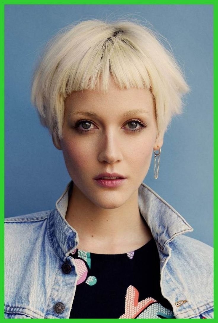 Стрижки с короткими чеками